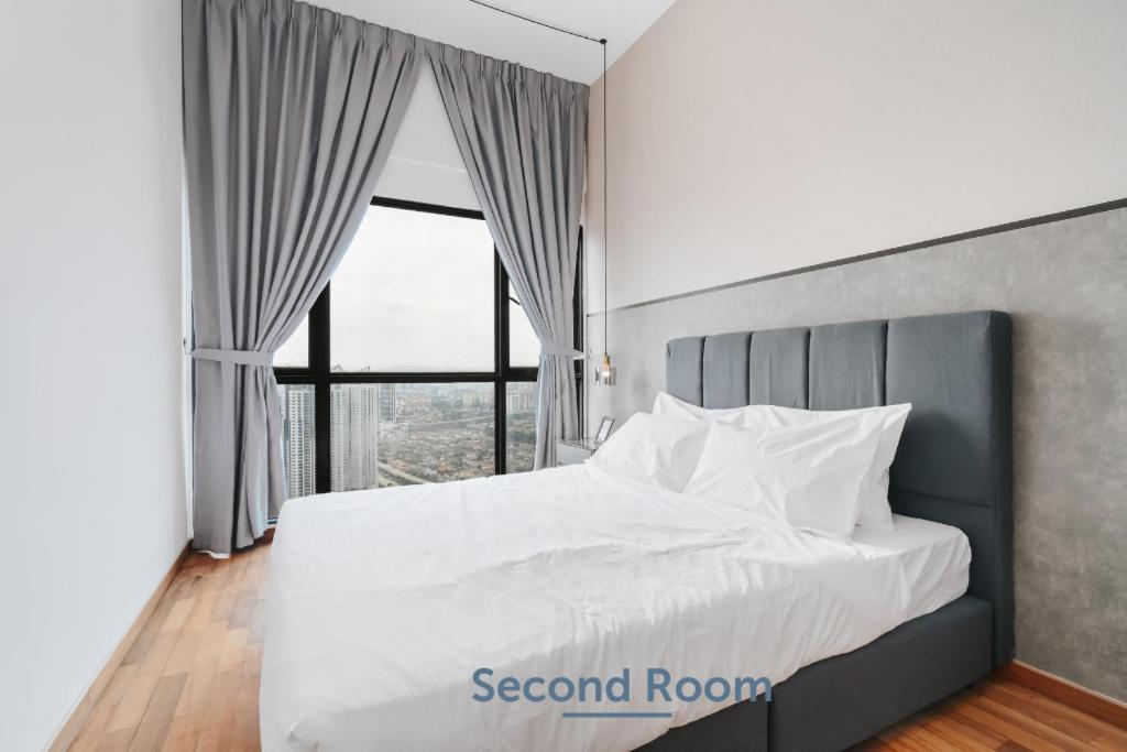Nowhere 2Br & 2Bath Apartment With Balcony @ Reizz Residences Kuala Lumpur Dış mekan fotoğraf